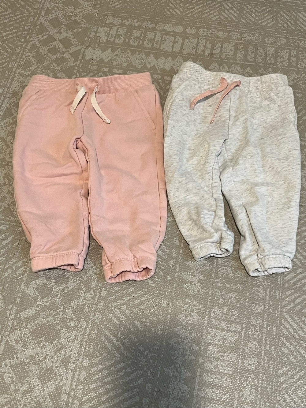 Set of 2 Carter’s 18M Sweatpants Gray, Pink Toddler